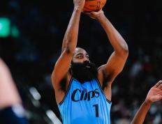 开云APP-尼克斯绝地反击爵士，哈登高光表现的简单介绍