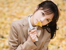 开云下载-恩比德化身赛道超跑，当篮球天赋在F1街道赛的维度中接管比赛